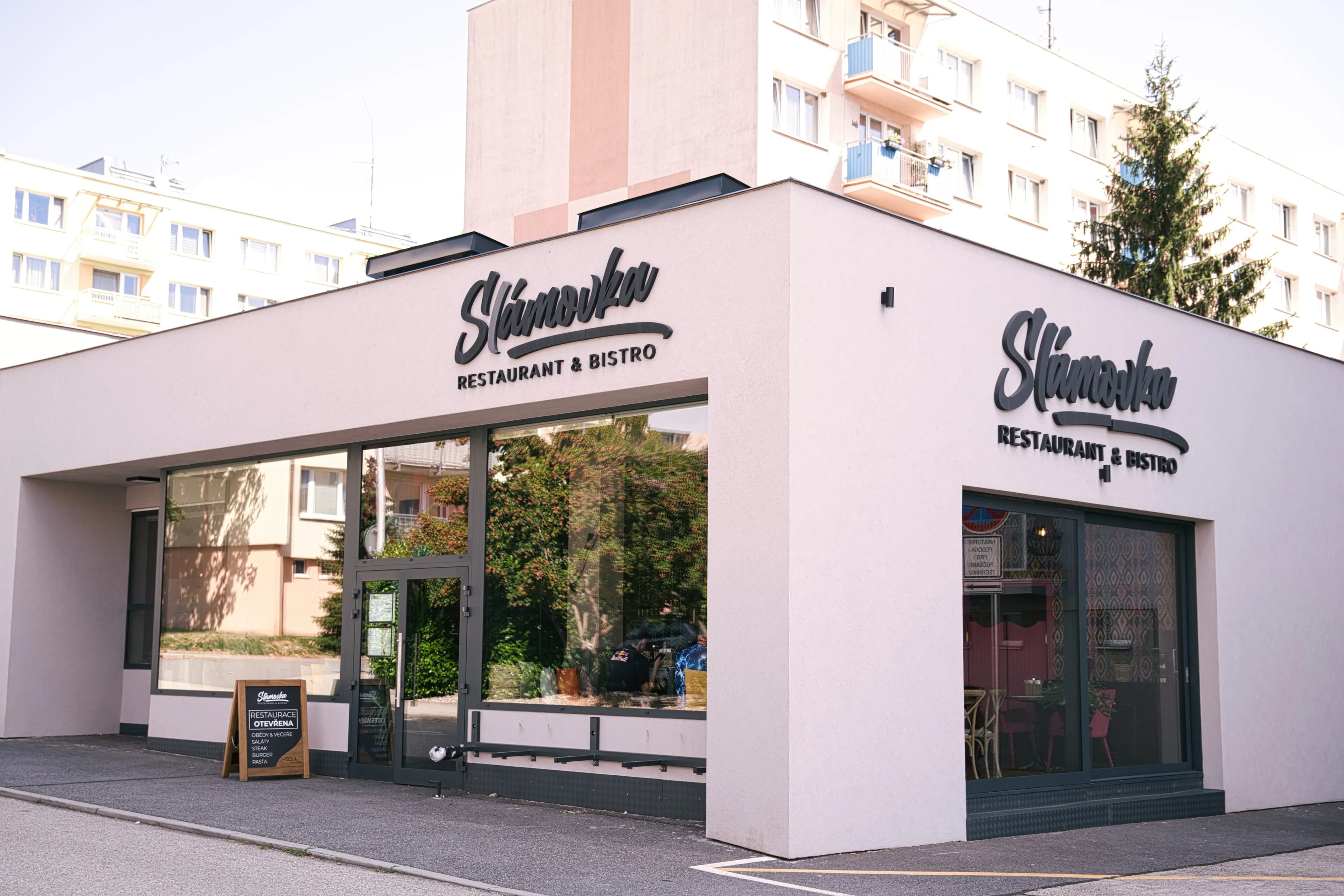 Interiér restaurace Slámovka
